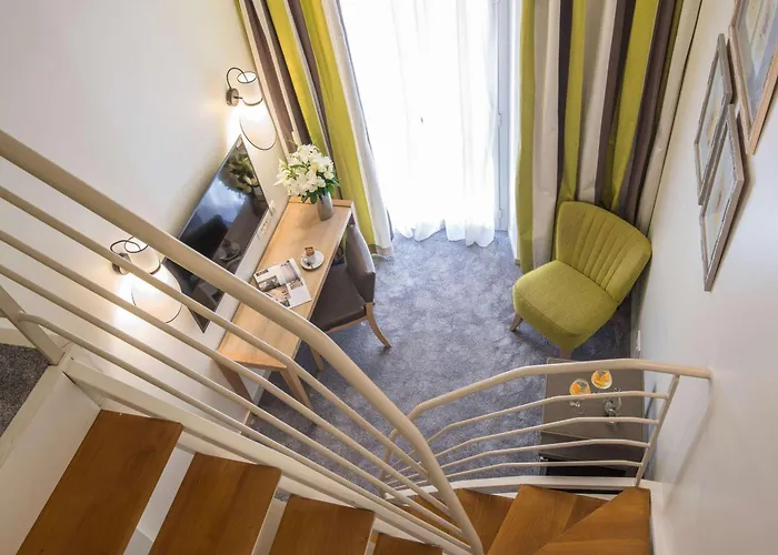 Mercure Nice Marche Aux Fleurs